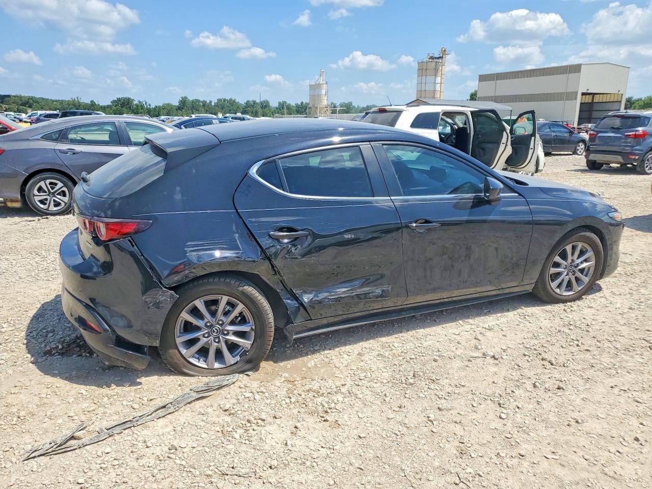 2022 Mazda 3 - Фото 3