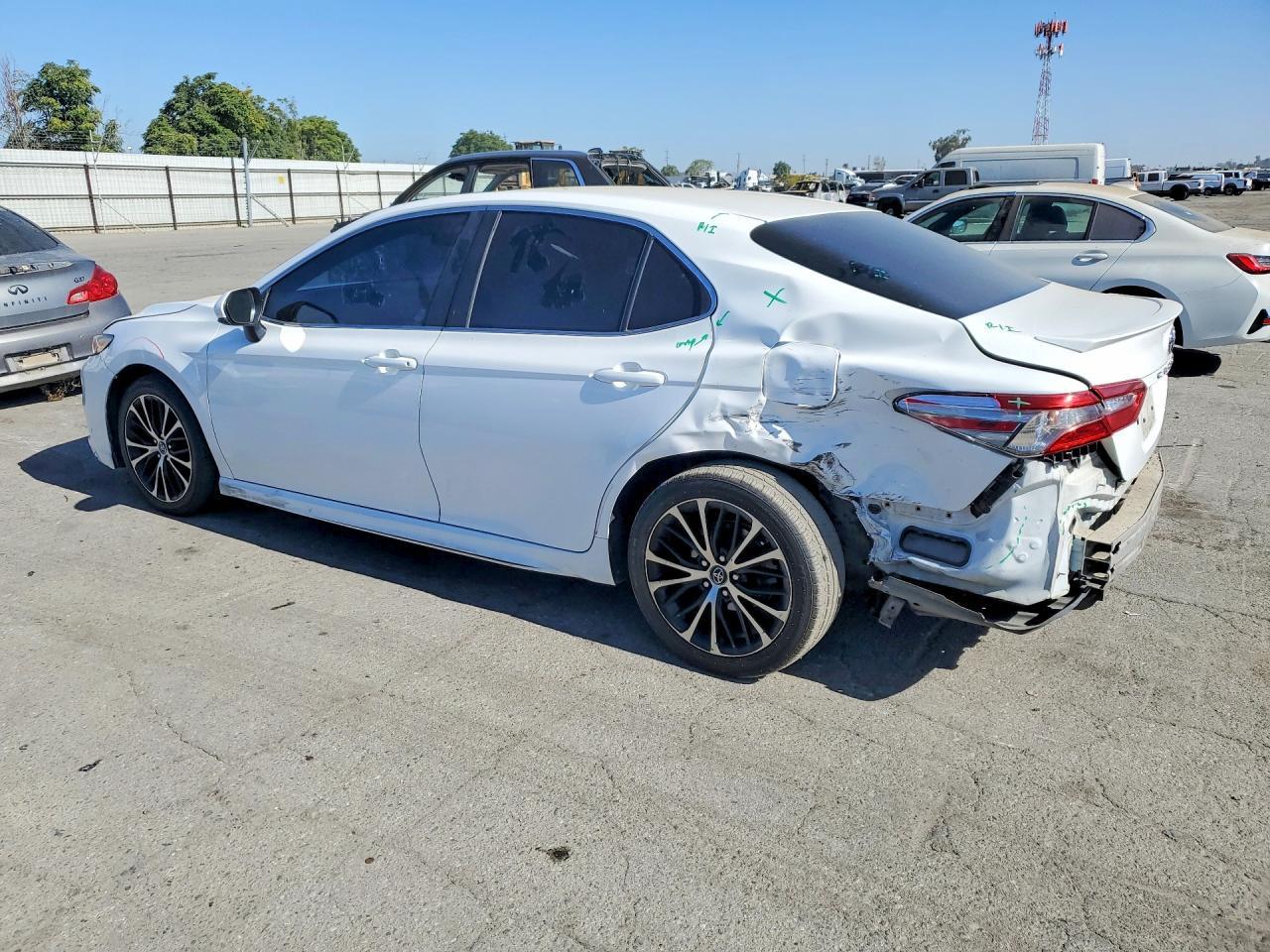 2018 Toyota Camry Se - Фото 2