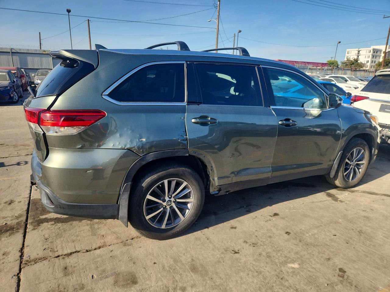 2019 Toyota Highlander Xle - Image 3