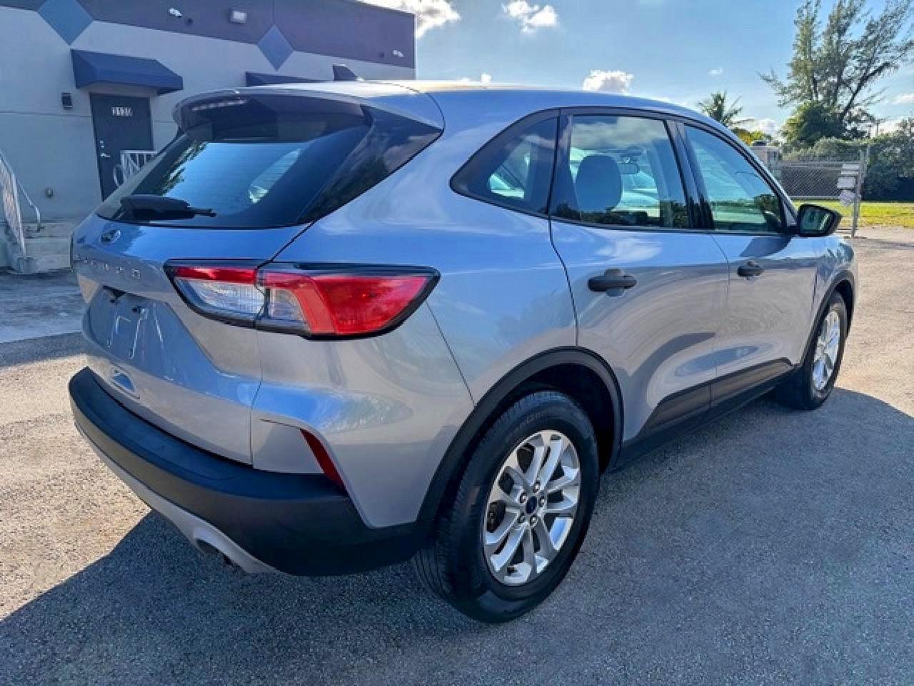 2022 Ford Escape S - Фото 3