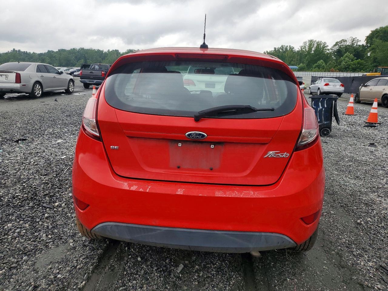 2015 Ford Fiesta Se - Image 6