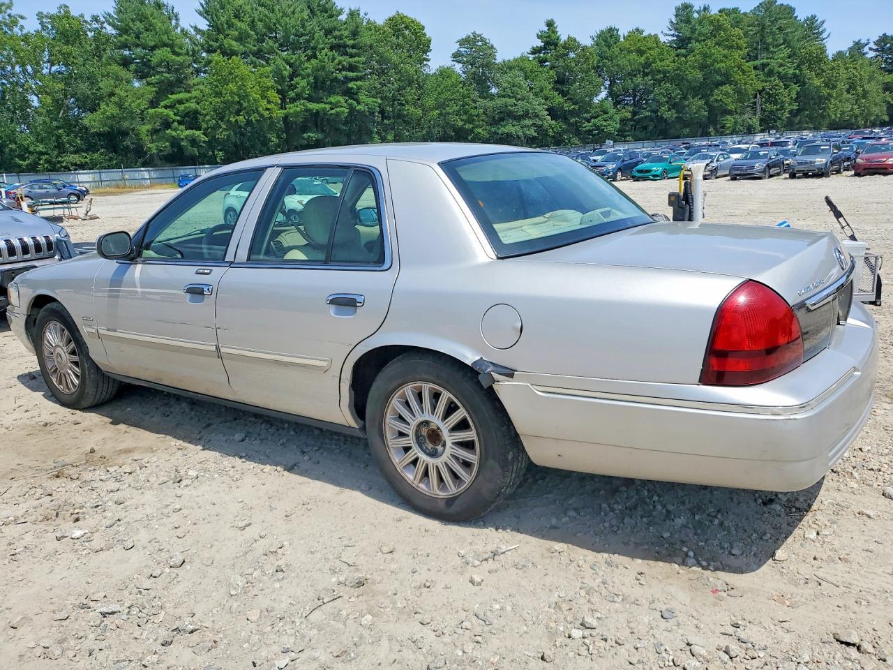2009 Mercury Grand Marquis Ls - Image 2