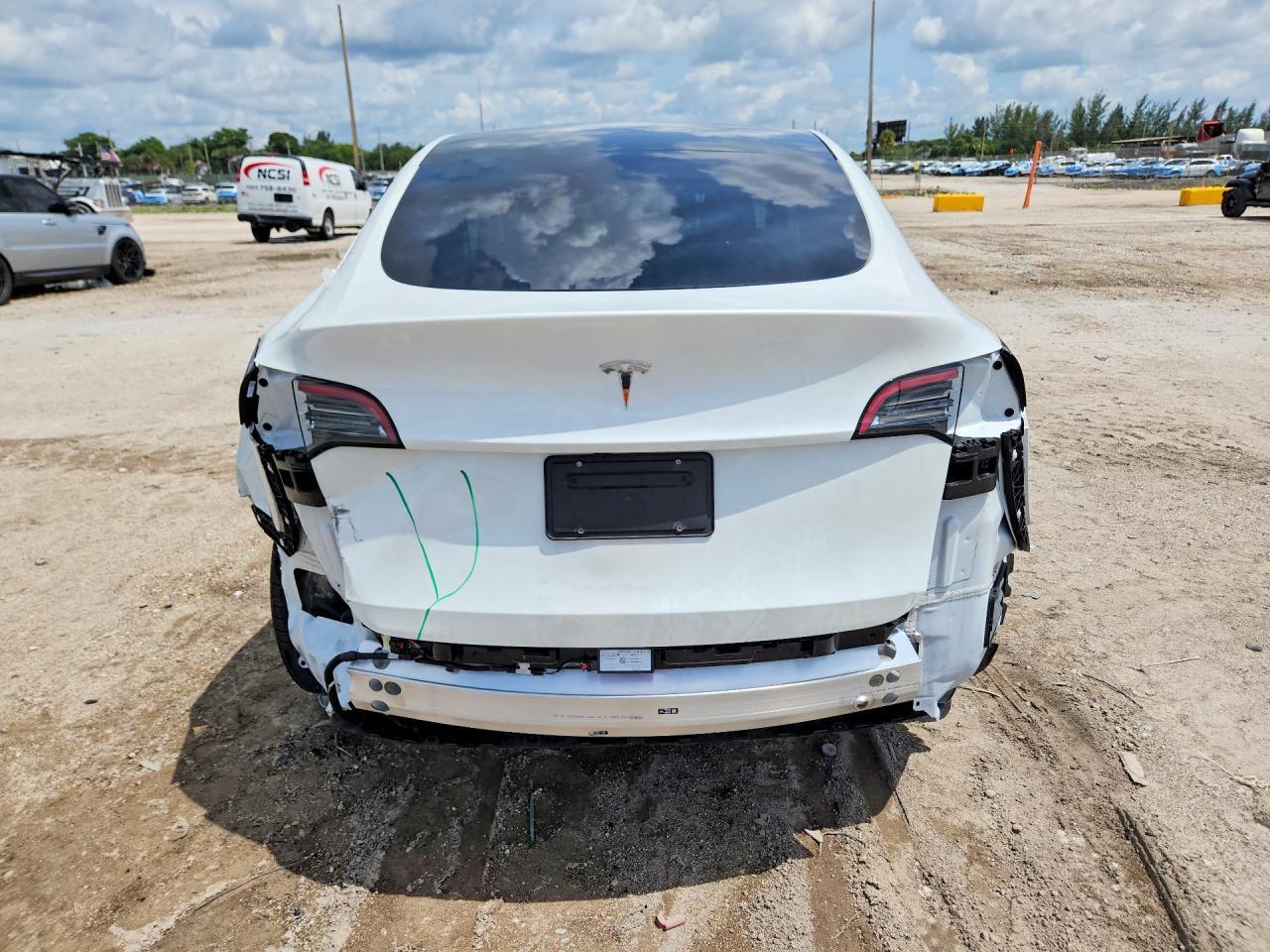 2024 Tesla Model Y - Фото 6