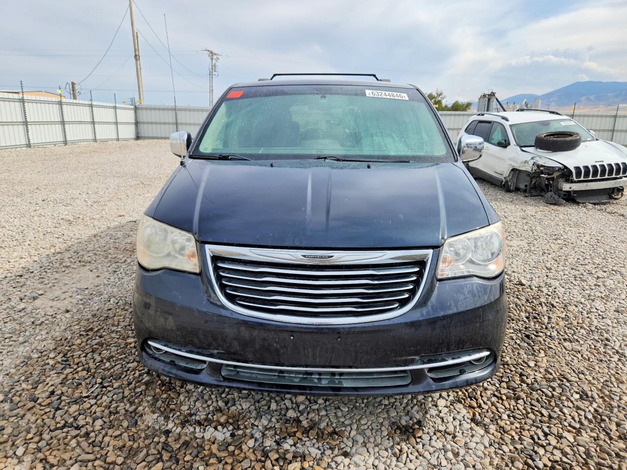 2013 Chrysler Town & Country Touring L - Фото 5