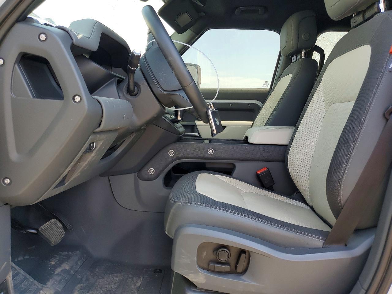 2023 Land Rover Defender 110 X-Dynamic Se - Image 7