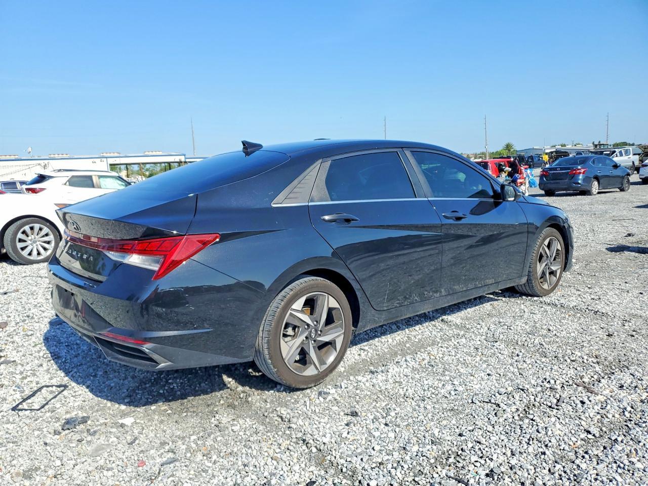 2023 Hyundai Elantra Limited - Фото 3