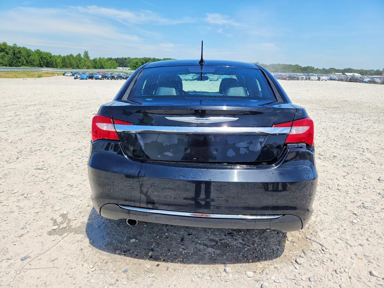 2014 Chrysler 200 Limited - Image 6