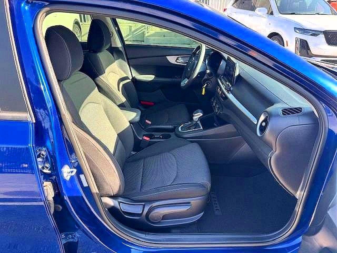 2022 Kia Forte Lxs - Image 7