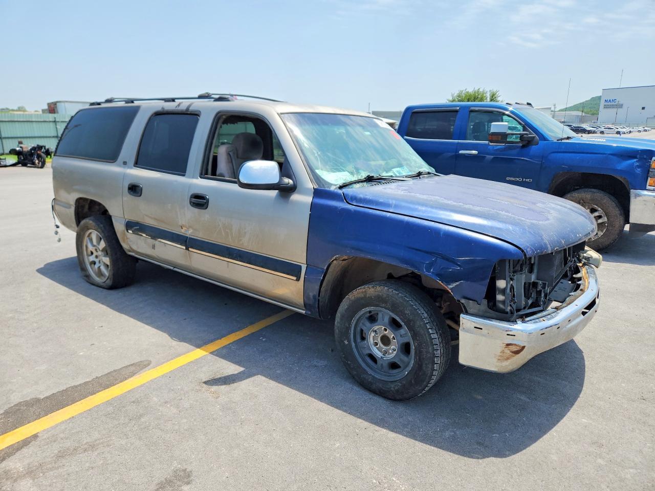2001 Chevrolet Suburban C1500 - Image 4