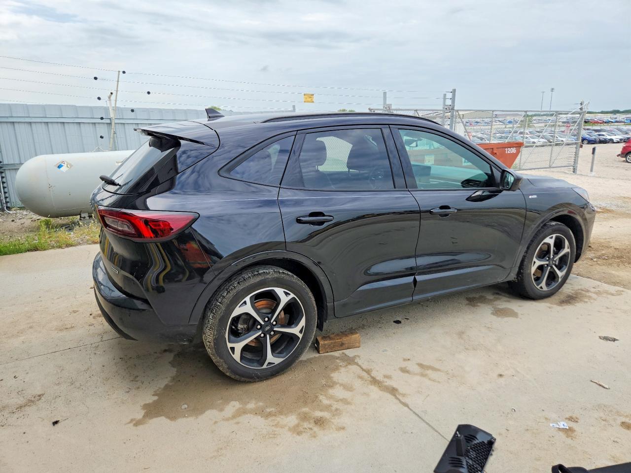 2023 Ford Escape St Line Elite - Image 3
