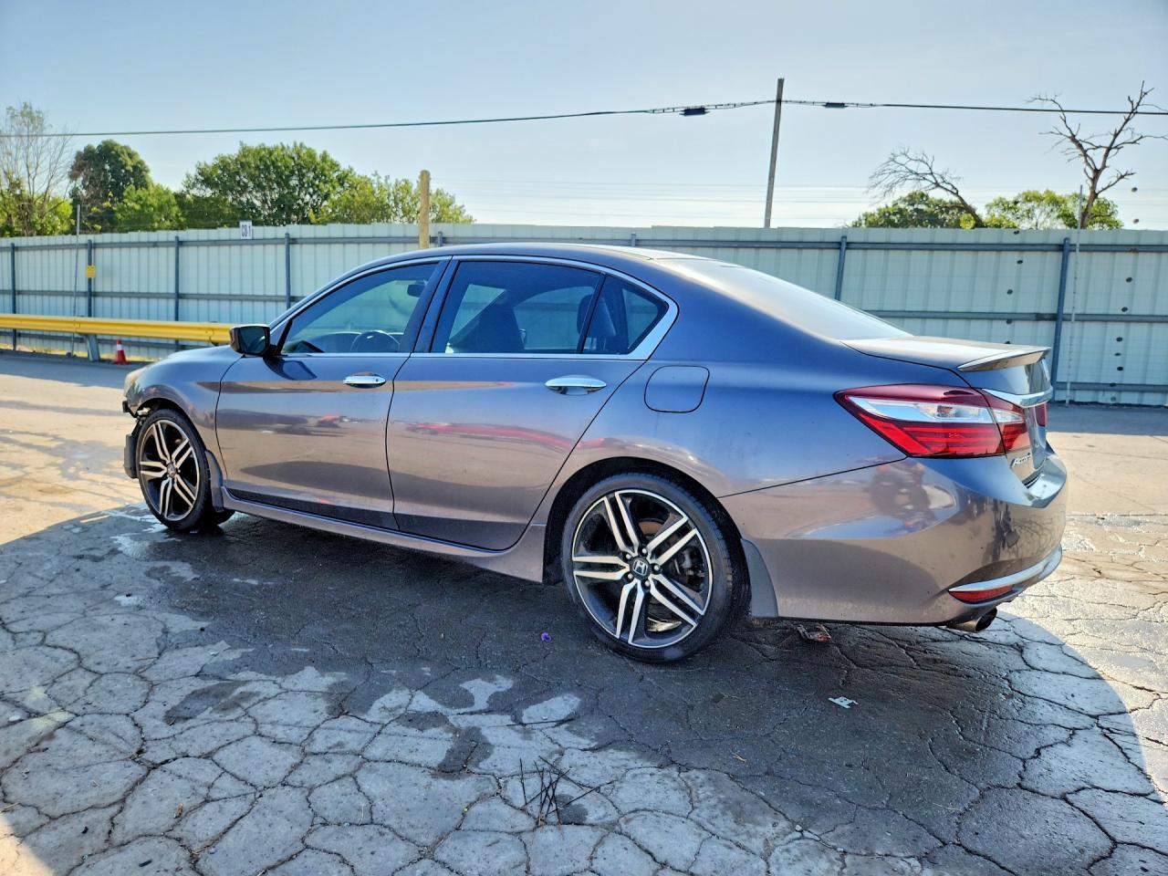 2016 Honda Accord Sport - Image 2