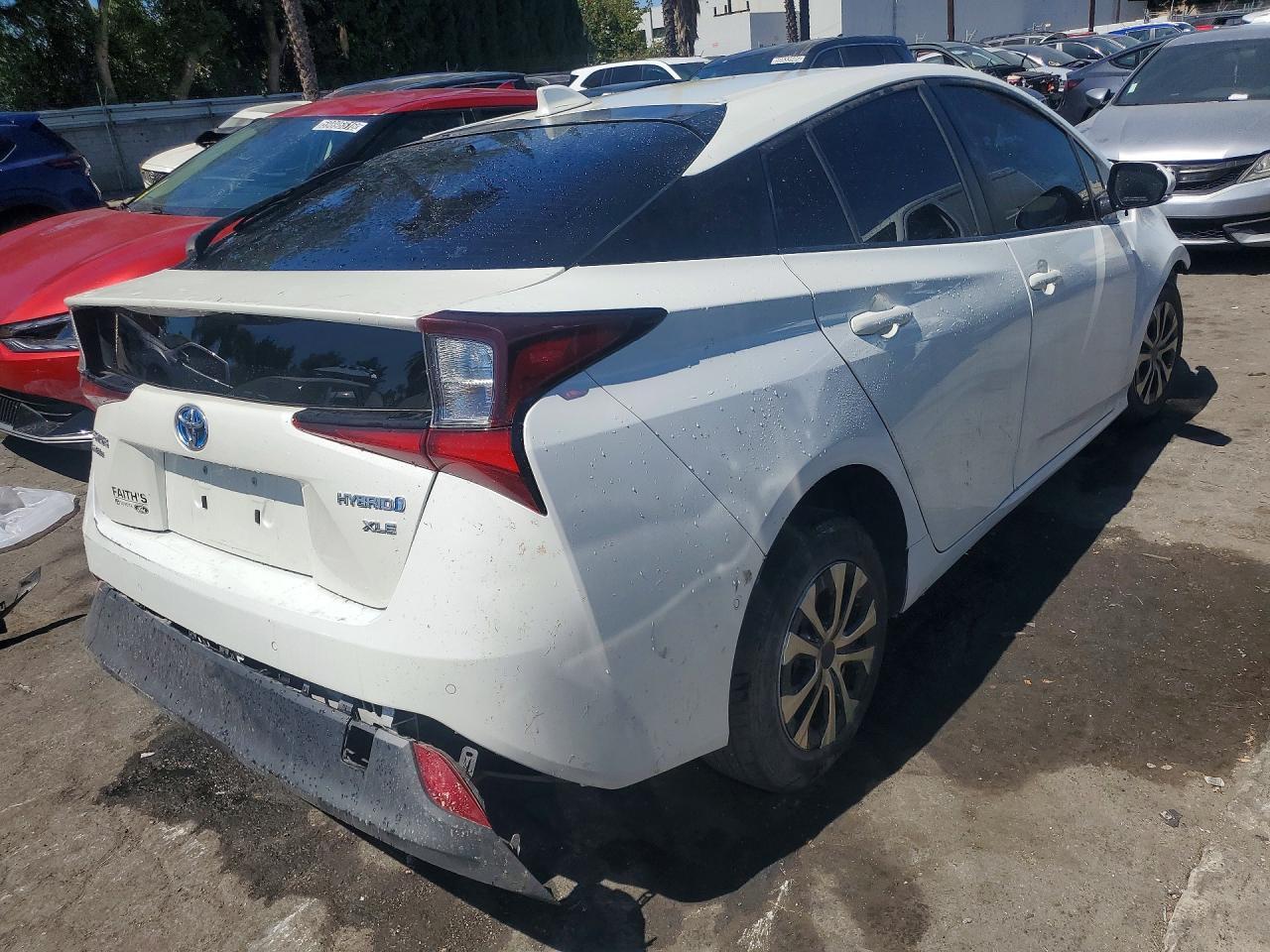2020 Toyota Prius Xle Awd-E - Image 3