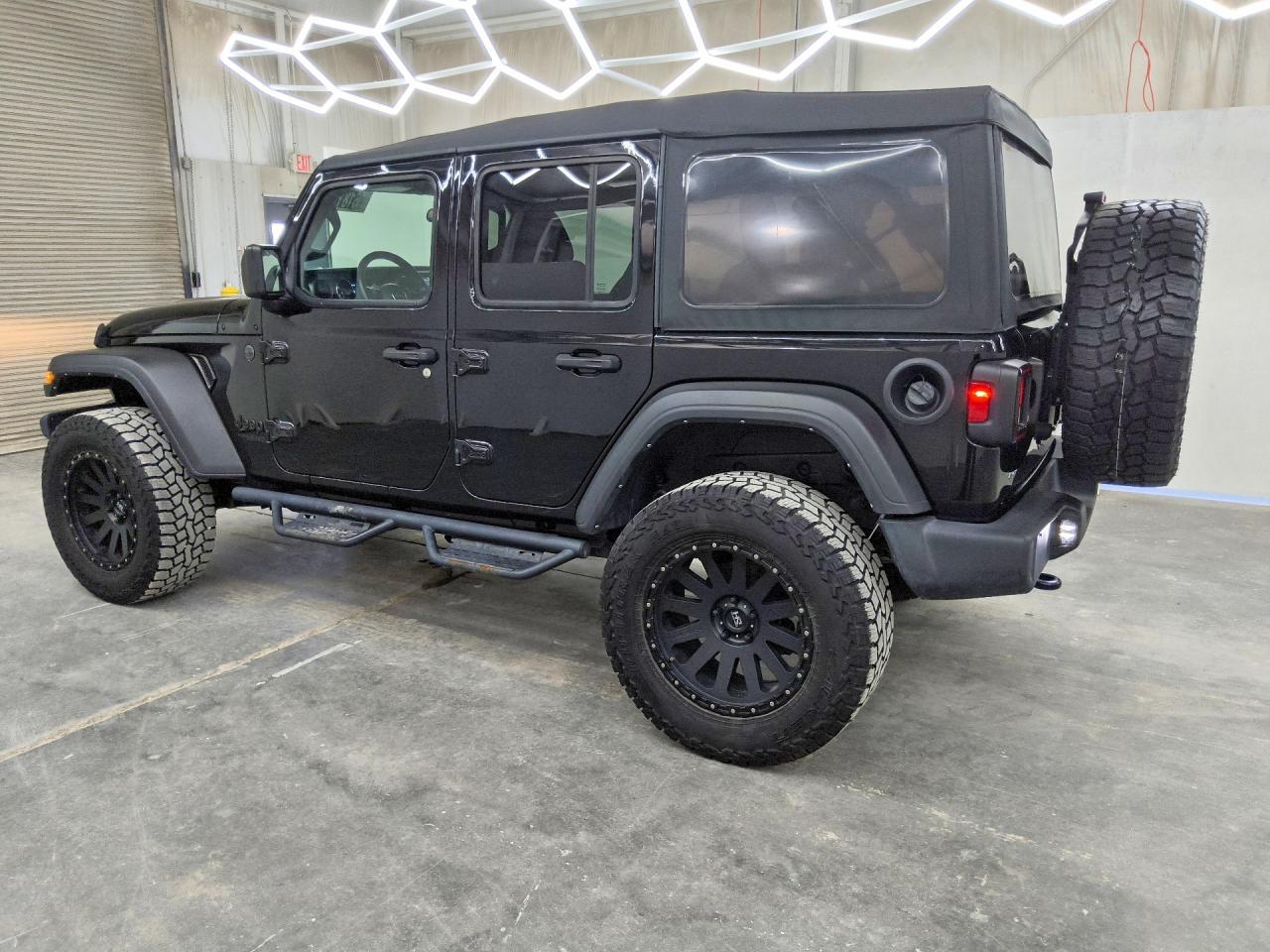2022 Jeep Wrangler Unlimited Sport - Фото 2