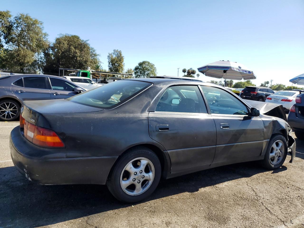 1998 Lexus Es 300 - Image 3