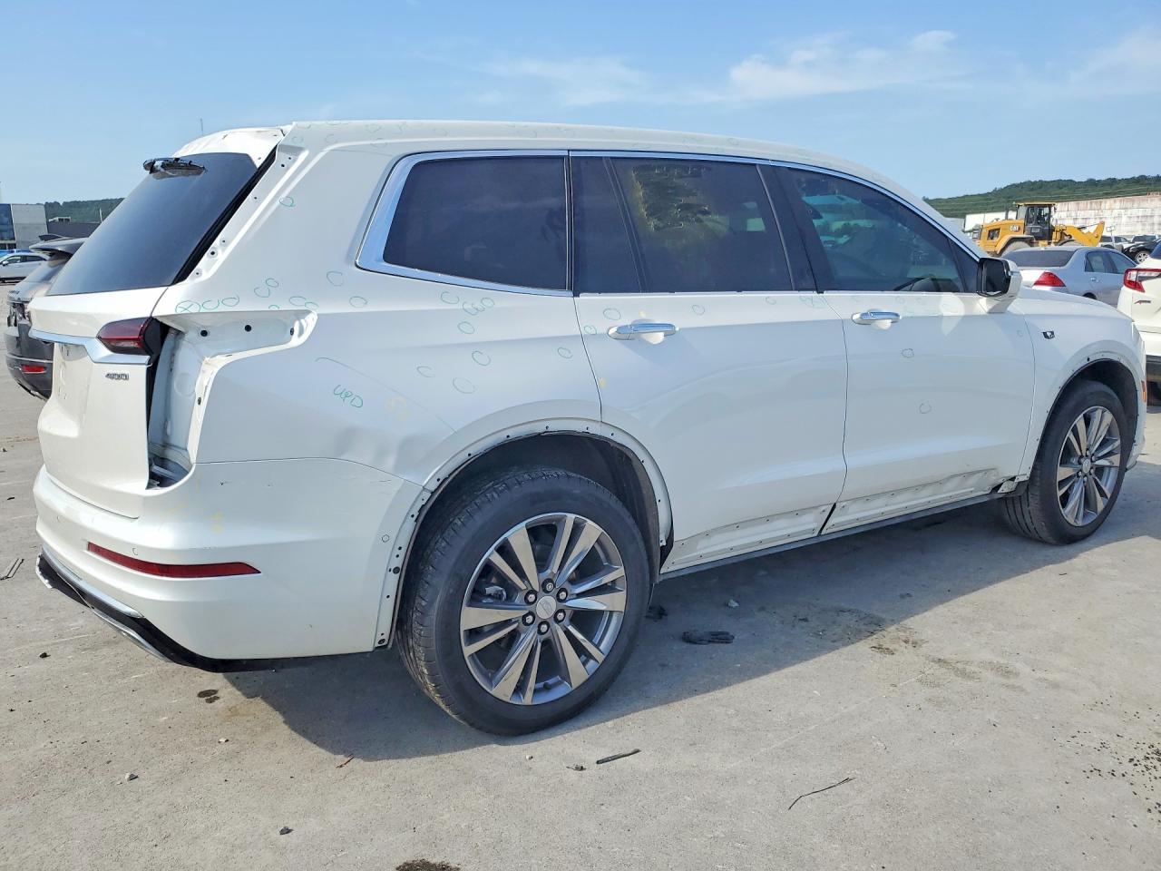 2025 Cadillac Xt6 Premium Luxury - Image 3