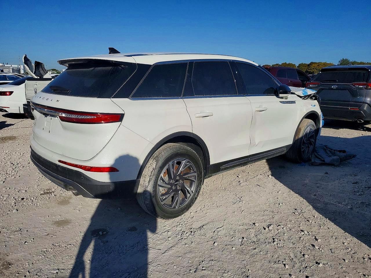 2023 Lincoln Corsair - Image 3