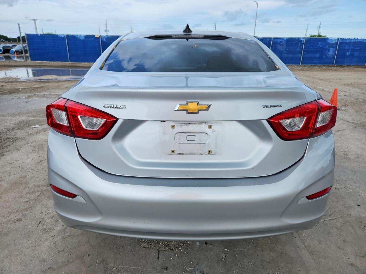 2018 Chevrolet Cruze Ls - Image 6