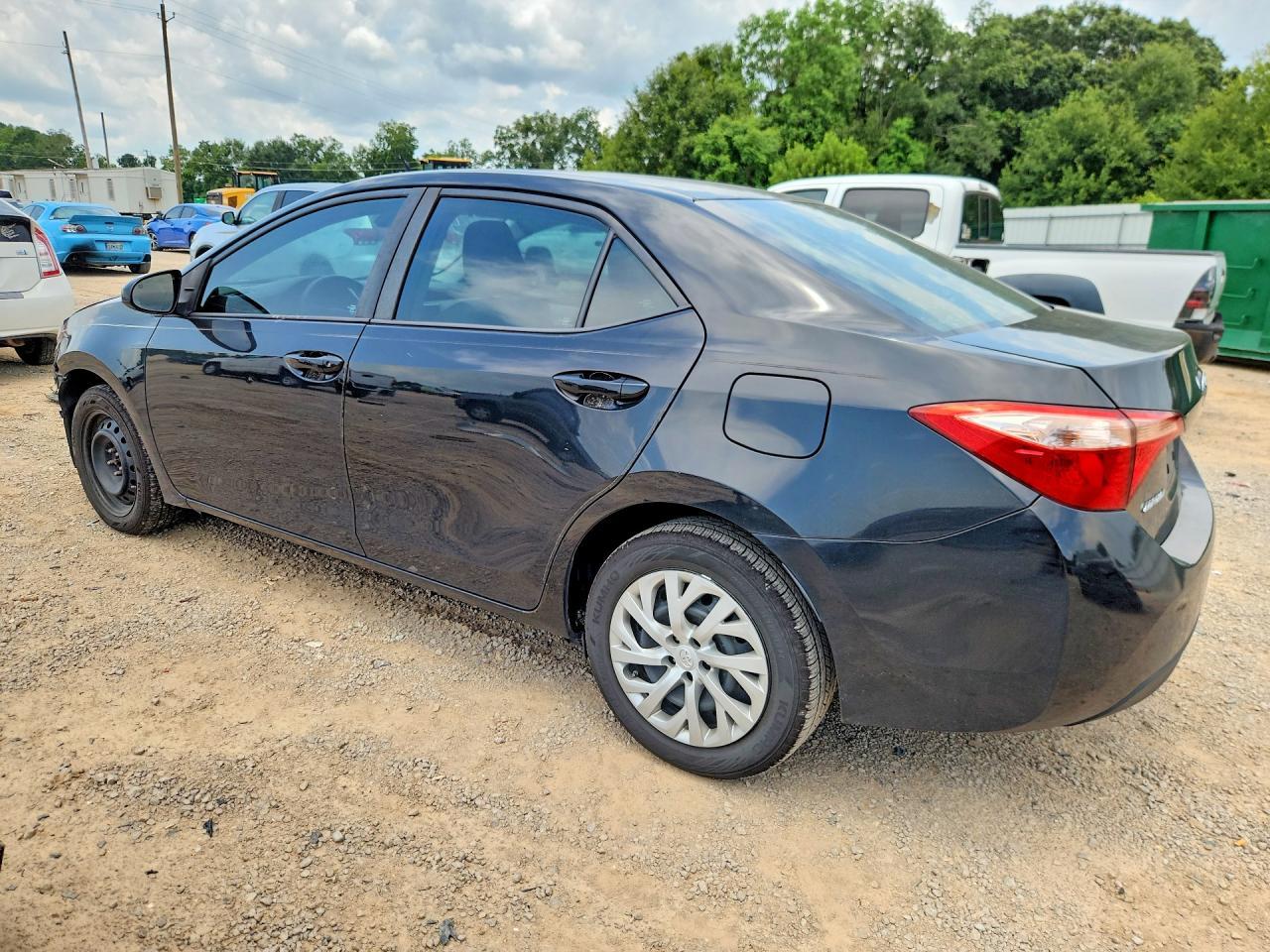 2017 Toyota Corolla Le - Фото 2