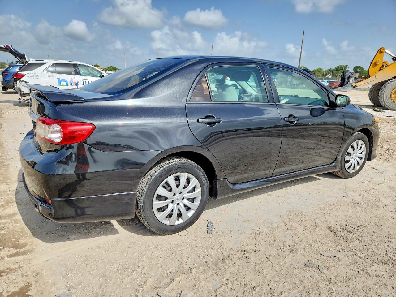 2013 Toyota Corolla S - Фото 3