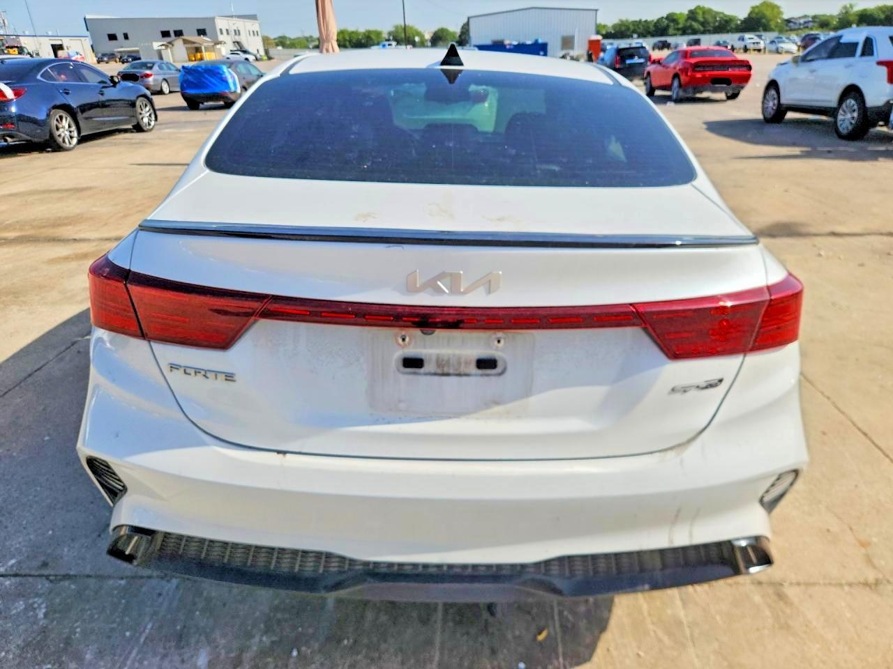 2023 Kia Forte Gt Line - Image 6