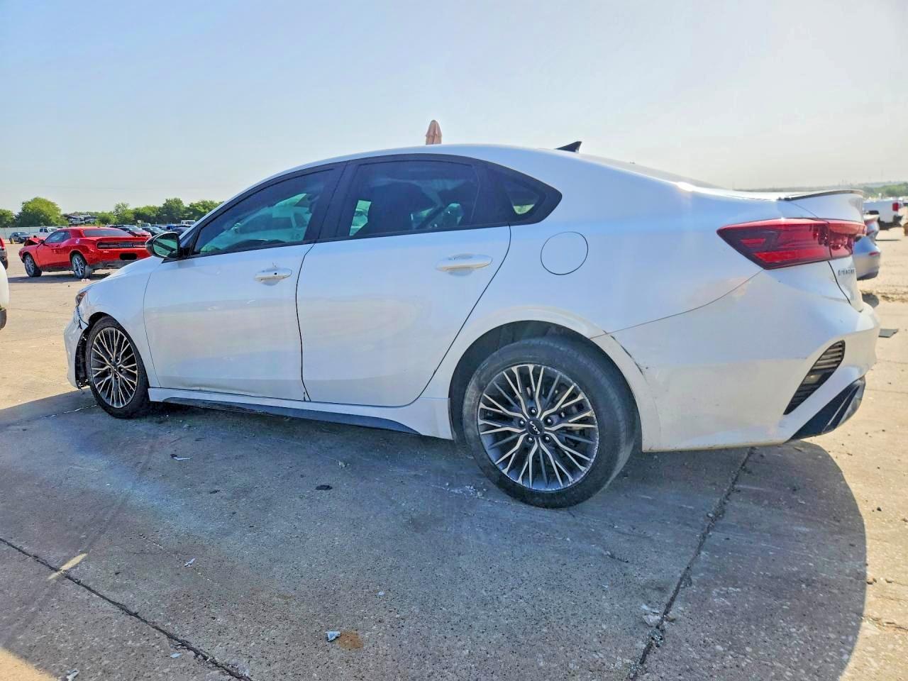 2023 Kia Forte Gt Line - Image 2
