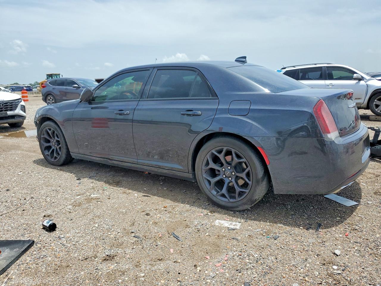 2019 Chrysler 300 S - Фото 2