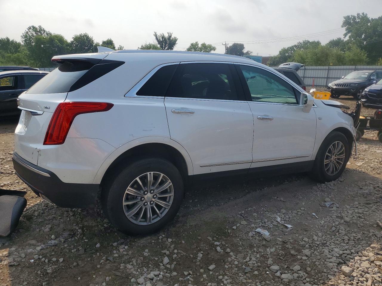 2017 Cadillac Xt5 Luxury - Image 3