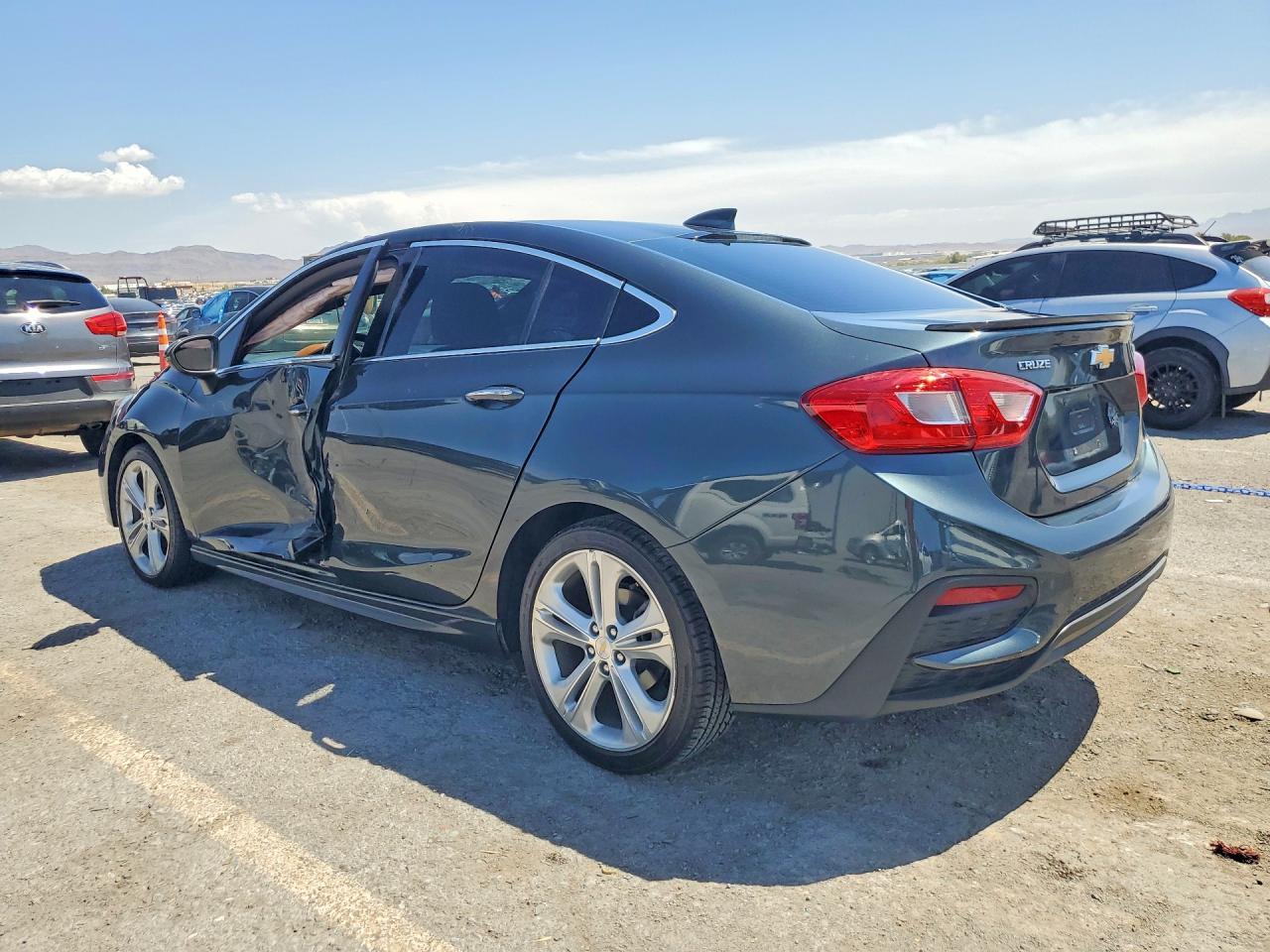 2018 Chevrolet Cruze Premier - Фото 2