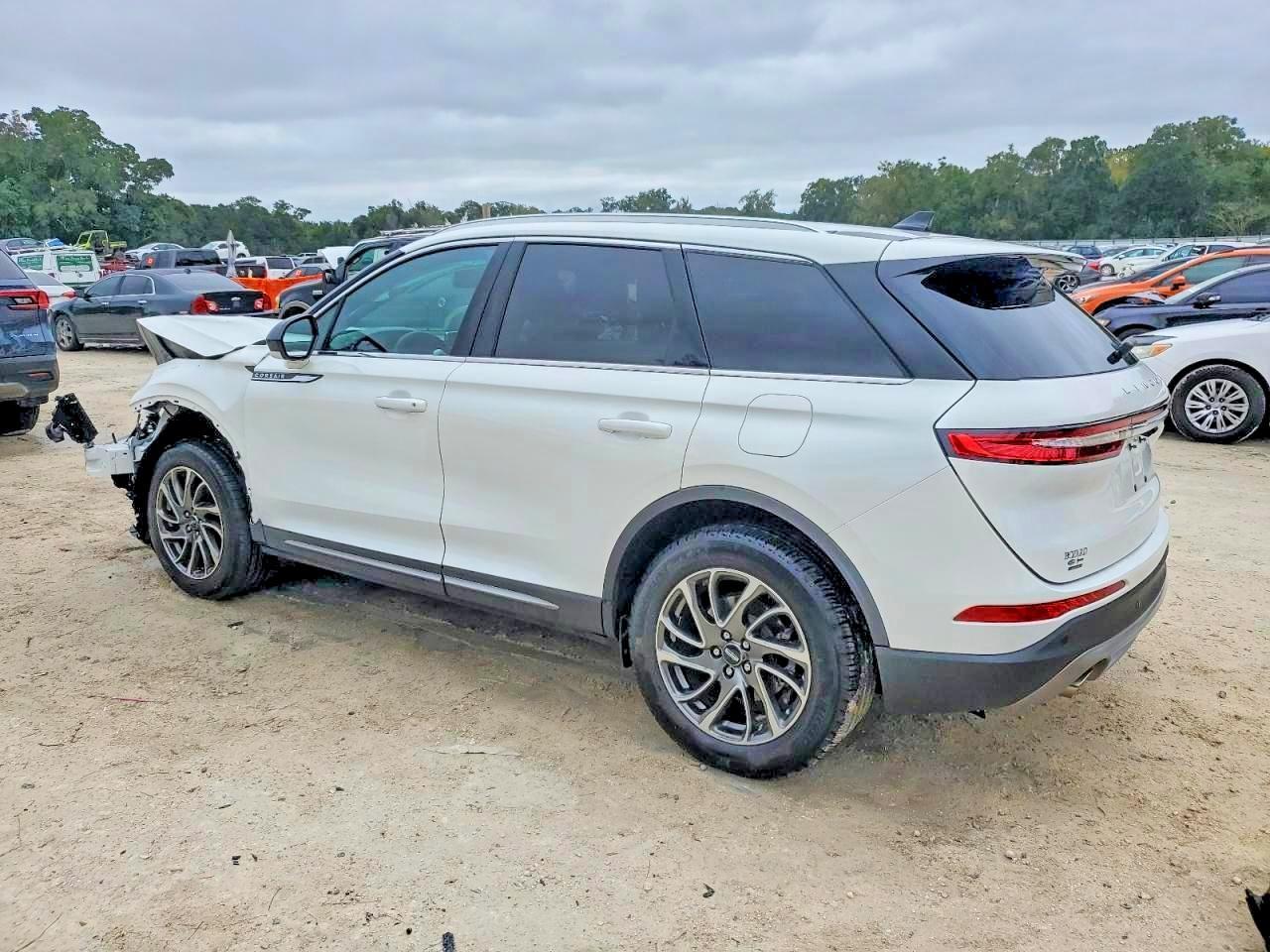 2022 Lincoln Corsair - Фото 2