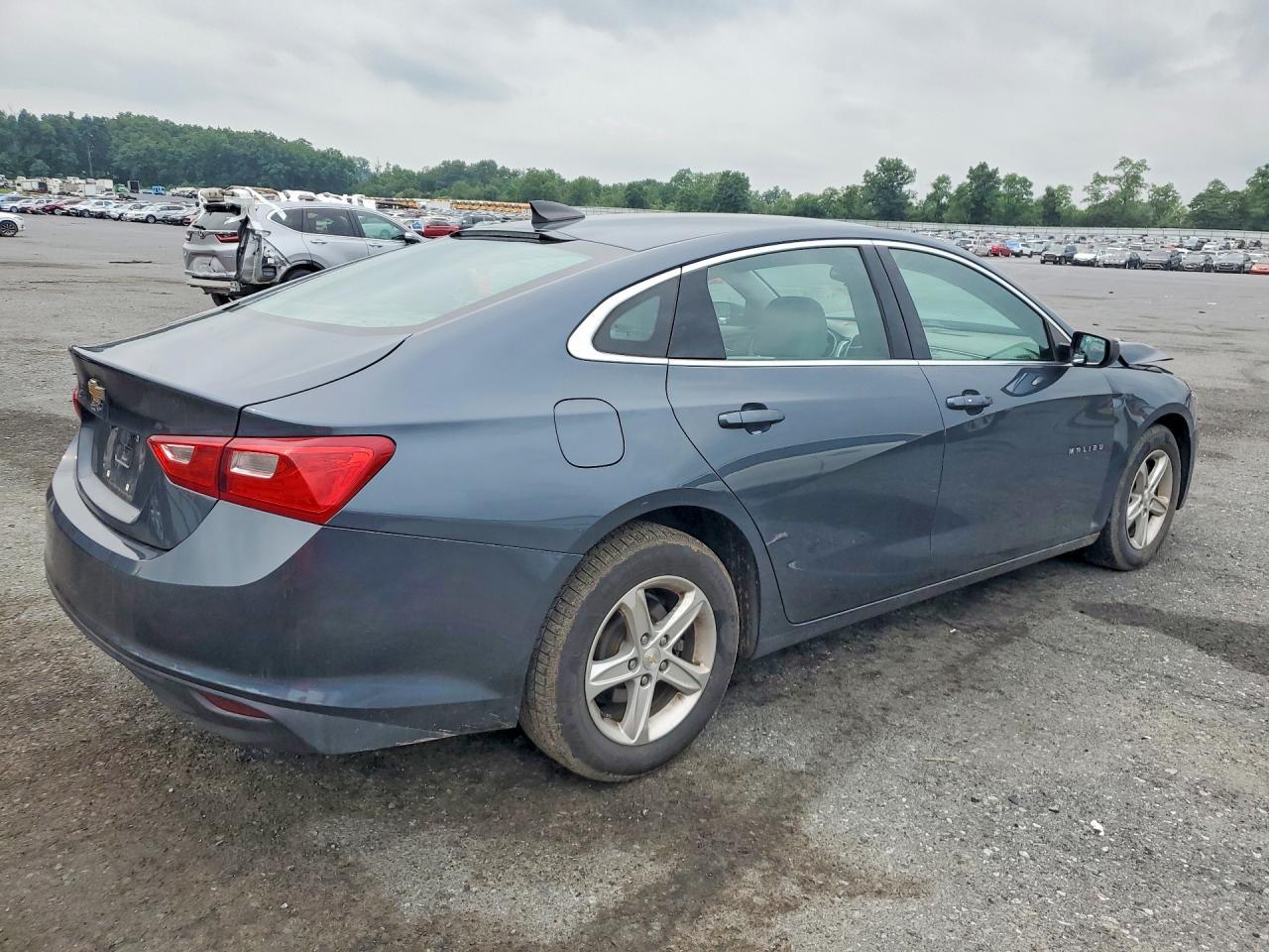 2020 Chevrolet Malibu Ls - Фото 3