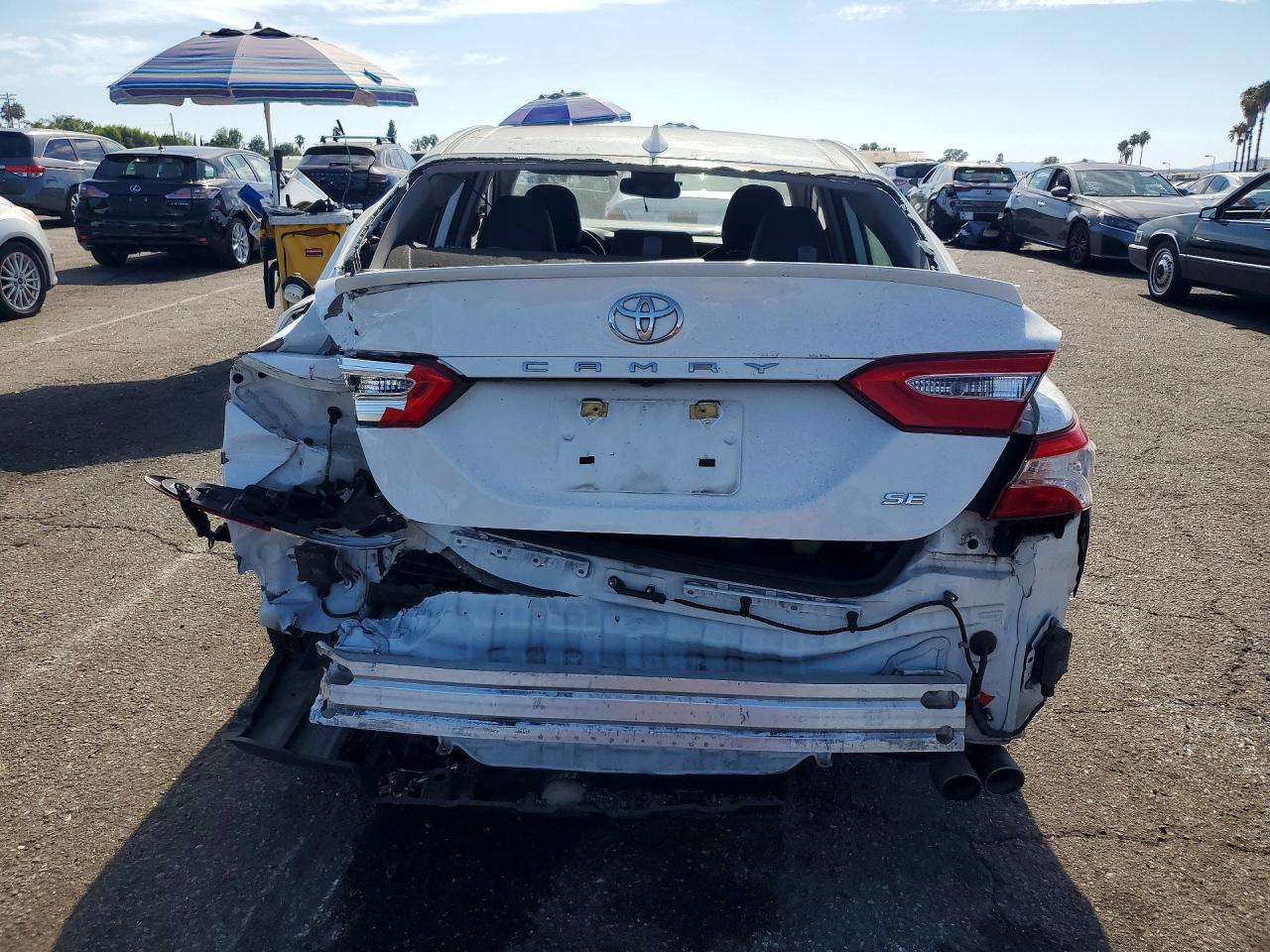2020 Toyota Camry Se - Фото 6