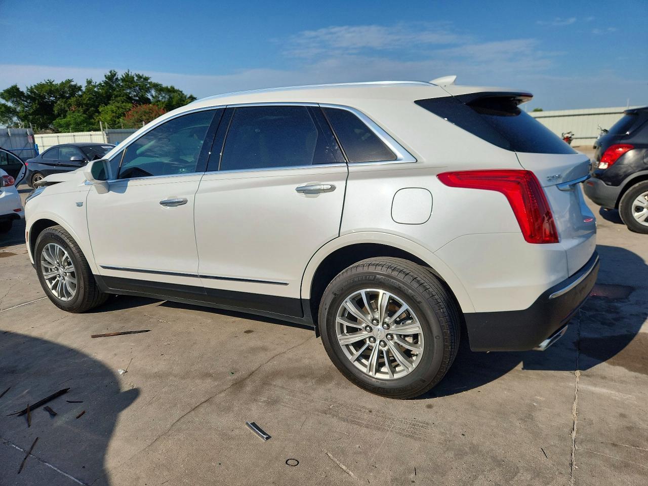 2018 Cadillac Xt5 Luxury - Image 2