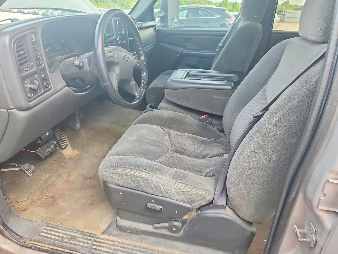 2004 Chevrolet Silverado K2500 Heavy Duty - Фото 7