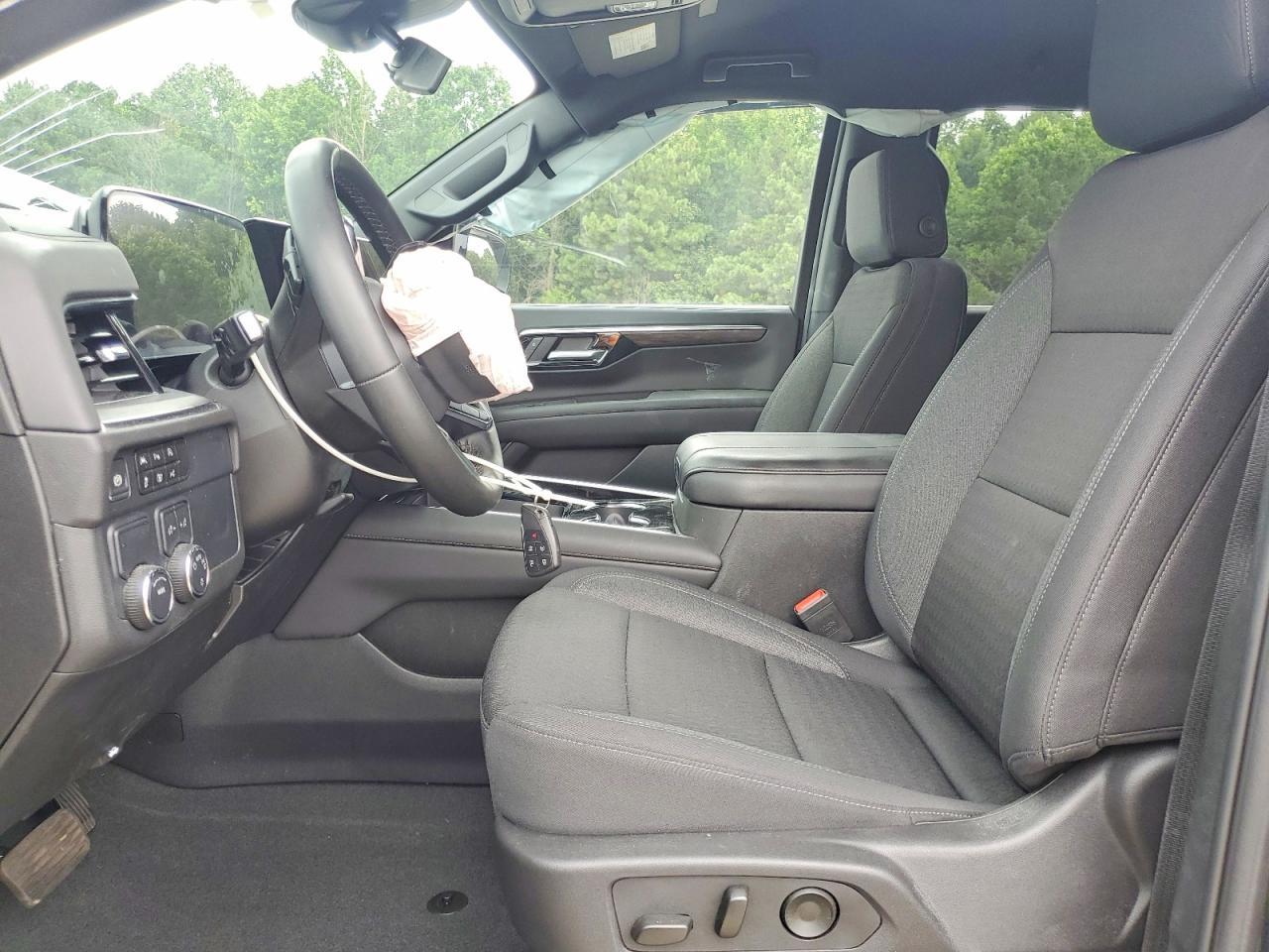 2025 Chevrolet Suburban - Фото 7