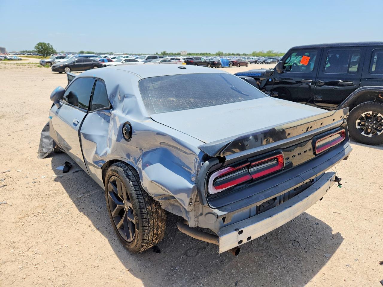 2022 Dodge Challenger Sxt - Фото 2