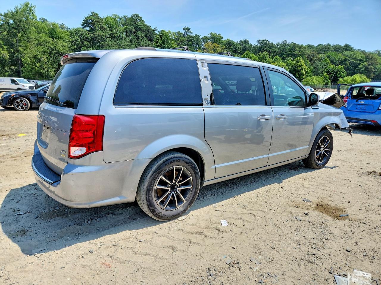 2019 Dodge Grand Caravan Sxt - Image 3