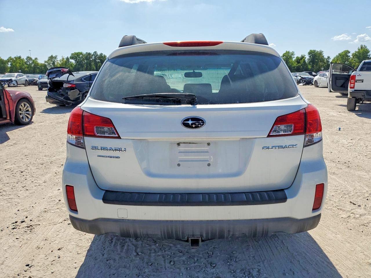 2012 Subaru Outback 2.5I - Image 6