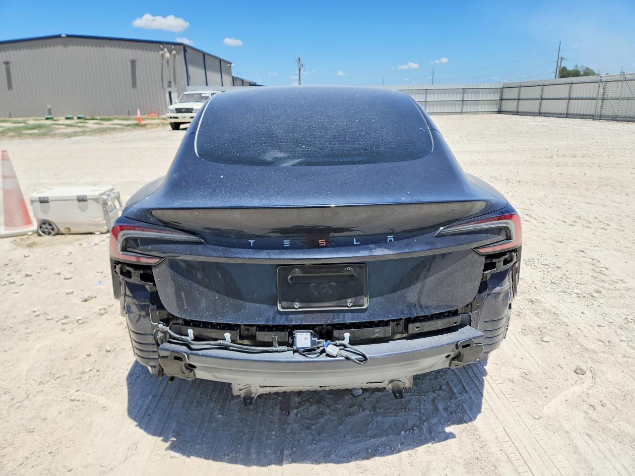 2025 Tesla Model 3 - Фото 6