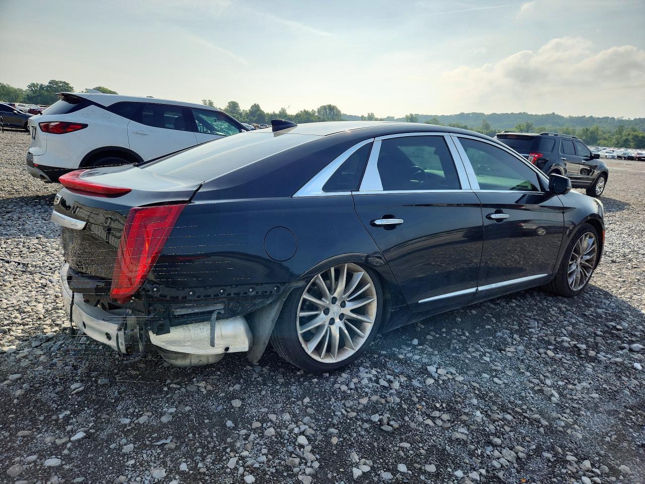 2016 Cadillac Xts Platinum - Image 3