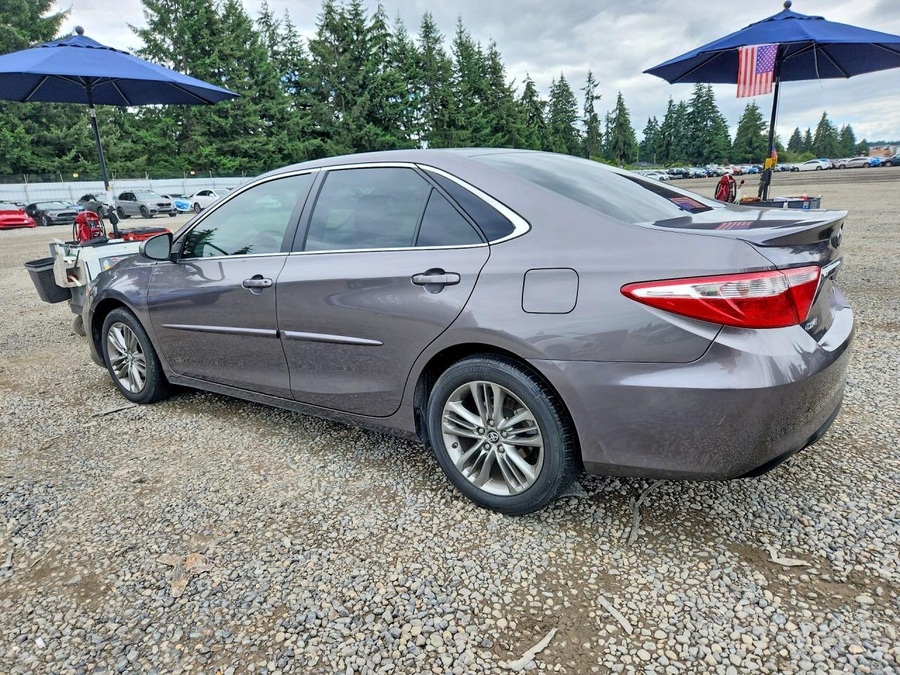 2017 Toyota Camry Se - Фото 2