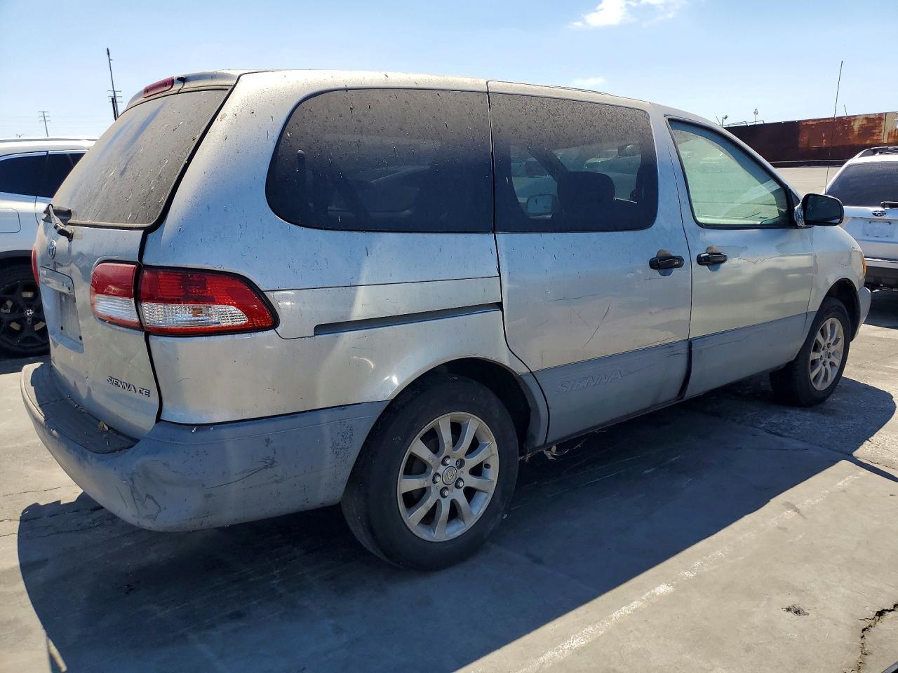2001 Toyota Sienna Ce - Image 3