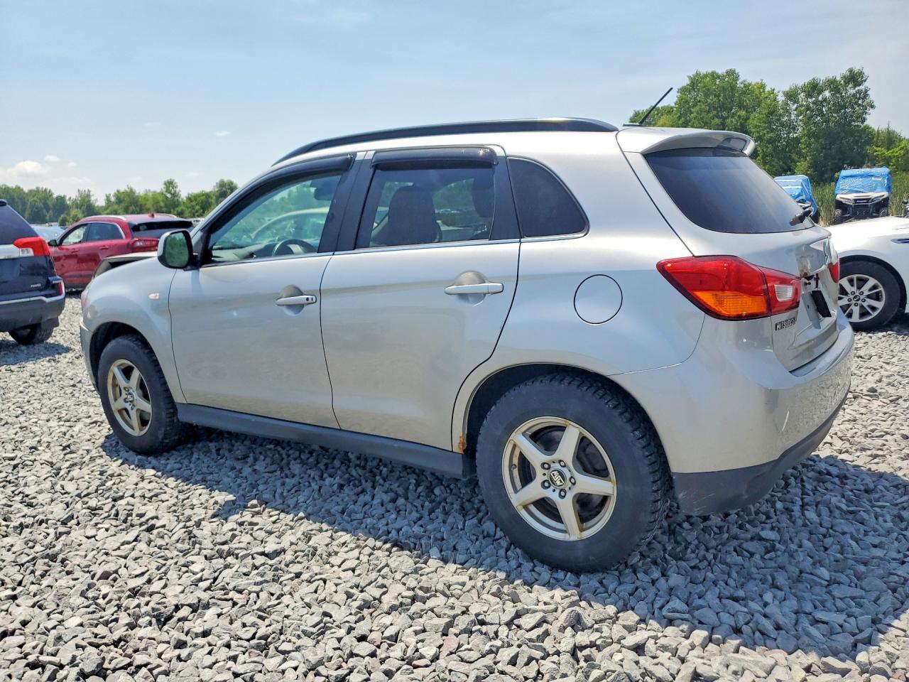 2013 Mitsubishi Outlander Sport Se - Image 2