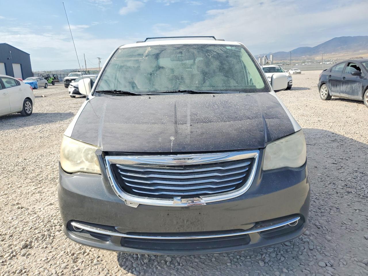 2012 Chrysler Town & Country Touring - Image 5