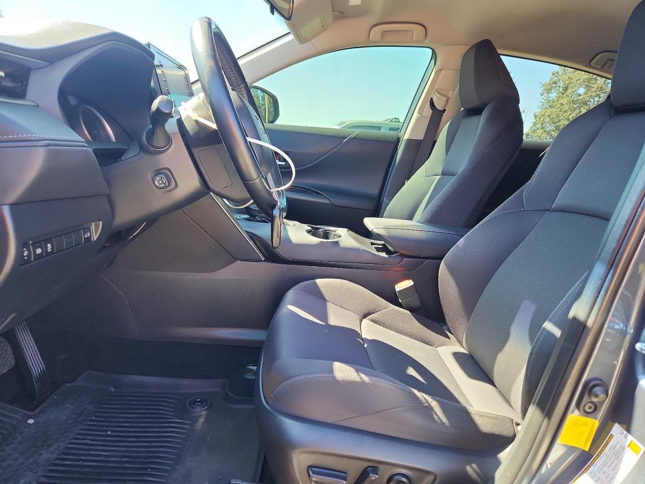 2022 Toyota Venza Le - Image 7