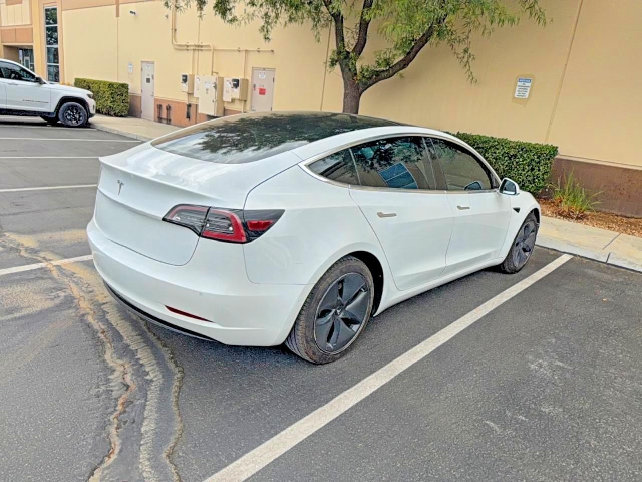 2020 Tesla Model 3 - Image 4