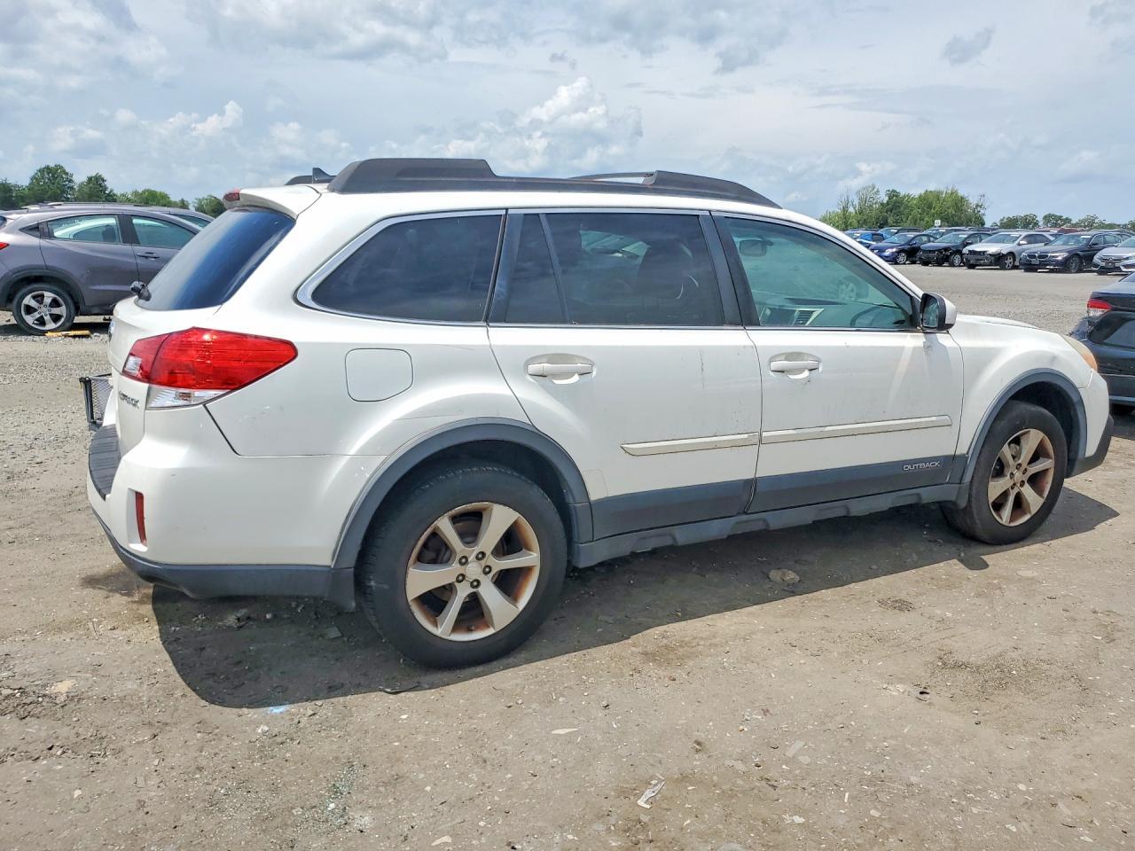 2014 Subaru Outback 2.5I Limited - Image 3