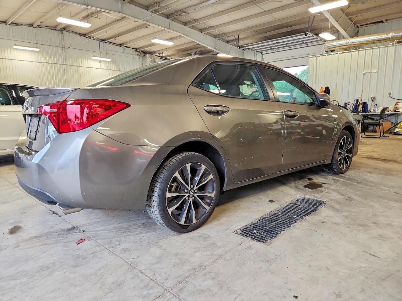 2017 Toyota Corolla Se - Фото 3