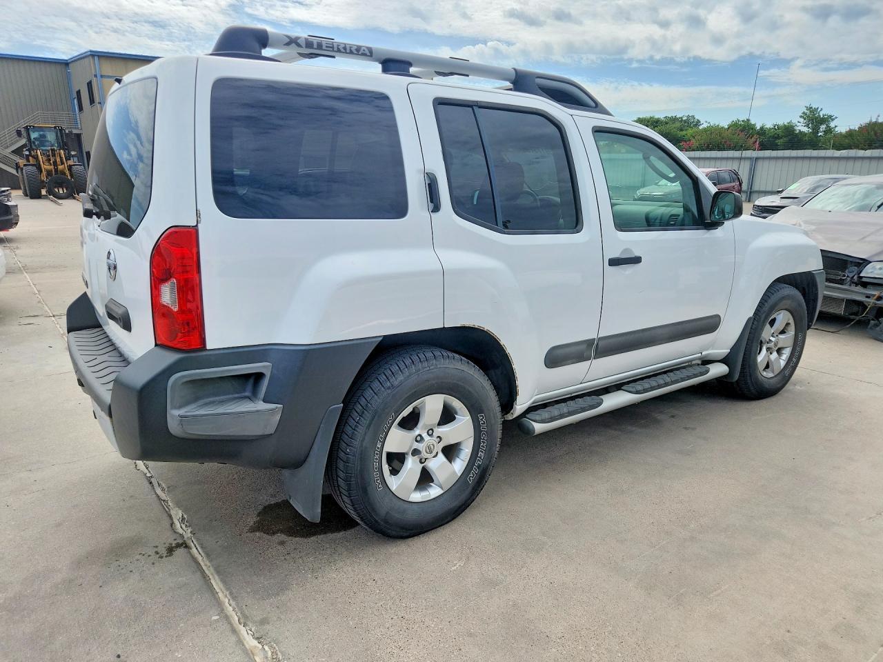 2012 Nissan Xterra Off Road - Image 3