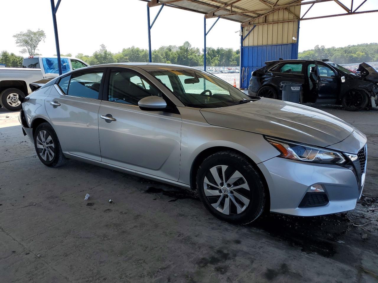 2021 Nissan Altima - Image 4