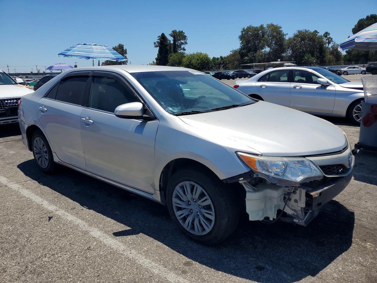 2012 Toyota Camry Le - Фото 4